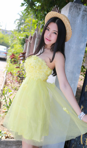 杨钰莹的三㚫叫什么