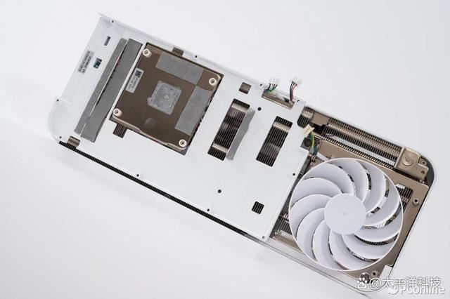 2024年第一份礼物! 影驰20周年GeForce RTX 4070纪念版显卡详细测评