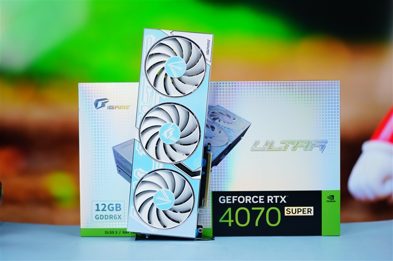 超高颜值波普风格白色显卡！iGame RTX 4070 SUPER Ultra W OC 12GB评测：性能强于RTX 3080 Ti