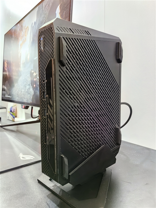 Intel迷你机后继有人！首款ROG NUC亮相：2.5升身材满血酷睿Ultra 9、RTX 4070