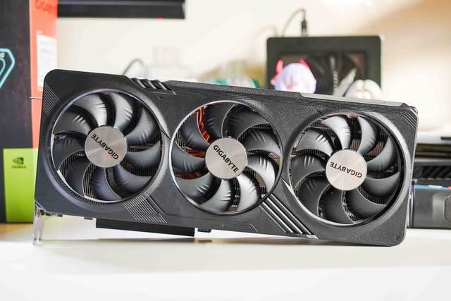 Super超能力加持!技嘉RTX4070Super魔鹰显卡拆解与一键超频图文教程