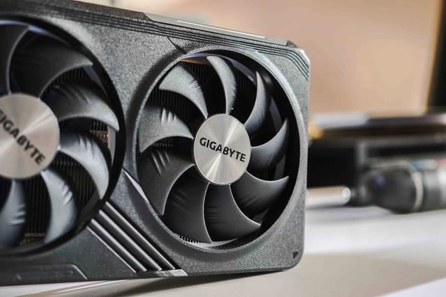 Super超能力加持!技嘉RTX4070Super魔鹰显卡拆解与一键超频图文教程