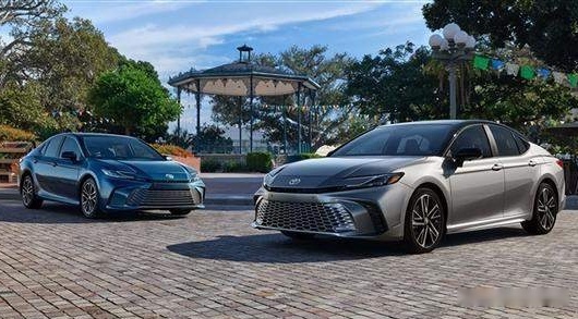 丰田丨丰田全新凯美瑞正式发布，广州车展亮相，月销2万辆
