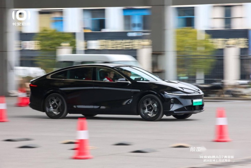 颠覆纯电，跃级而来 长安起源A07真香版武汉区域上市试驾会举办