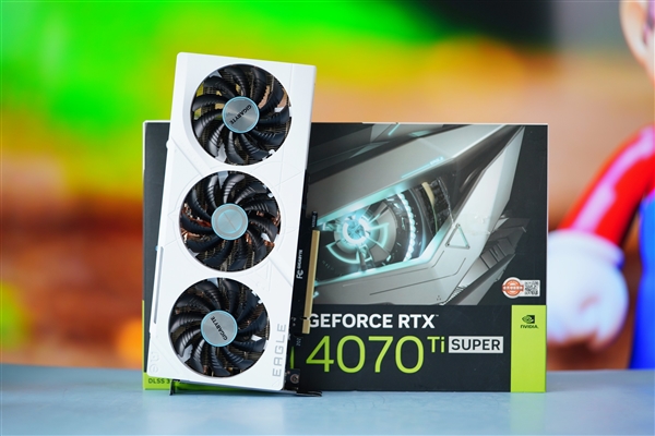 纯白吸睛！技嘉RTX 4070 Ti SUPER Eagle OC ICE冰猎鹰图赏