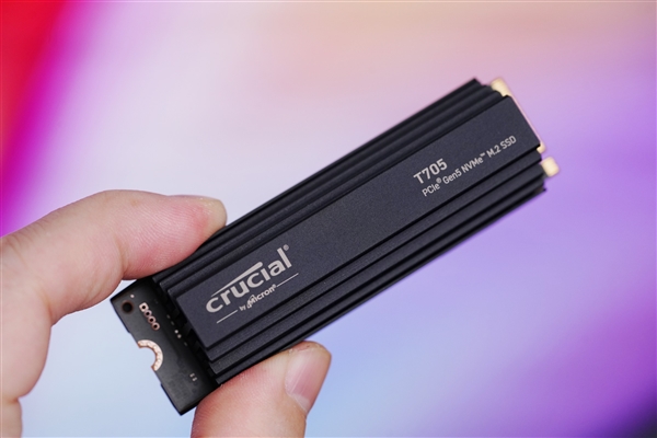 狂飙14500MB/s！英睿达T705 PCIe 5.0 SSD图赏