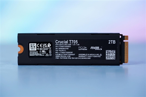 狂飙14500MB/s！英睿达T705 PCIe 5.0 SSD图赏