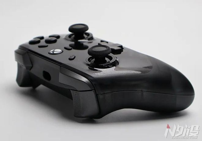 炫彩光效和原版XBOX手柄握感的游戏利器 小鸡影舞者手柄拆解评测