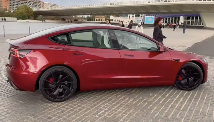 特斯拉新Model 3最强版本数据曝，618匹马力