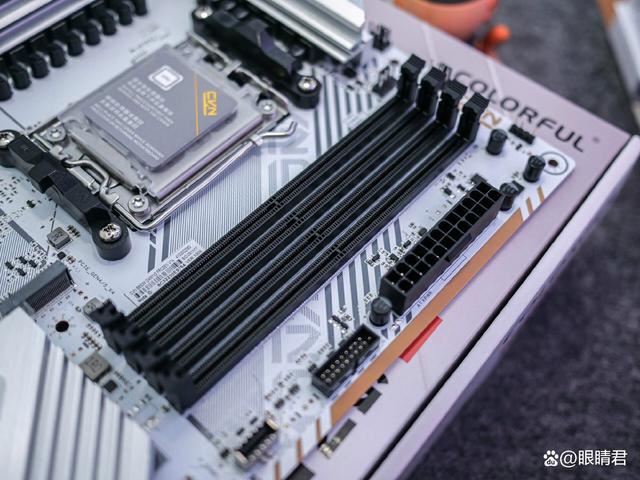 极致稳定与性能的双重盛宴! 金百达白刃DDR5 6000 C28内存测评