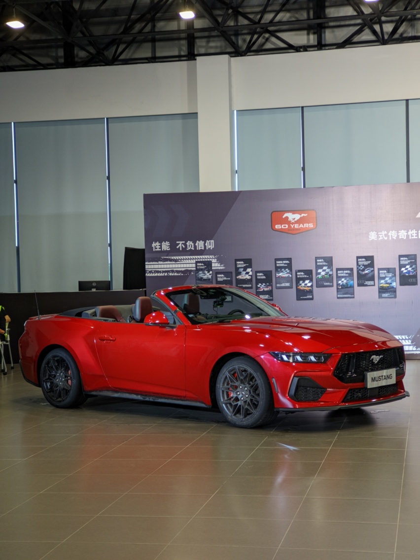 短试福特全新一代Mustang：暴雨中感受汽油味信仰