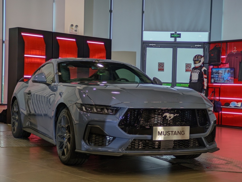 短试福特全新一代Mustang：暴雨中感受汽油味信仰