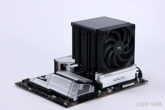 14700K+4070Ti S+D5主机配置如何? 黑色风冷海景房装机方案