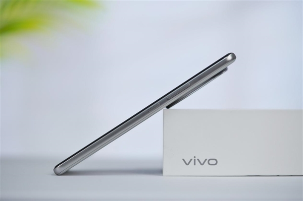 vivo第一款等深四曲屏手机！vivo Y300 Pro图赏