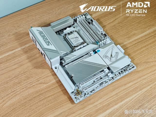 首款真正全白主板! 技嘉X870E AORUS PRO ICE电竞电竞冰雕主板测评