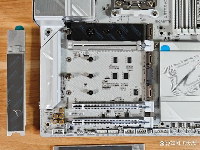 首款真正全白主板! 技嘉X870E AORUS PRO ICE电竞电竞冰雕主板测评