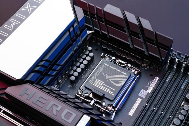 华硕ROG MAXIMUS Z890 HERO+龙神3 EXTREME水冷豪华套包测评