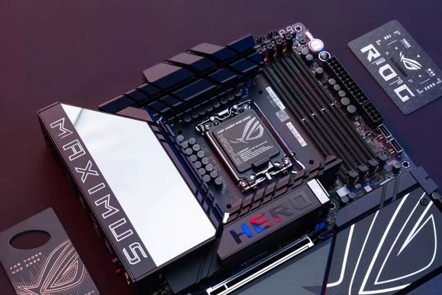 华硕ROG MAXIMUS Z890 HERO+龙神3 EXTREME水冷豪华套包测评