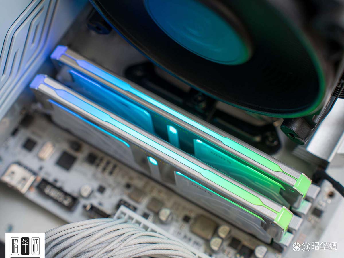 频率提升!进阶的机甲战士 宇瞻 ZADAK SPARK RGB DDR5 7200测评