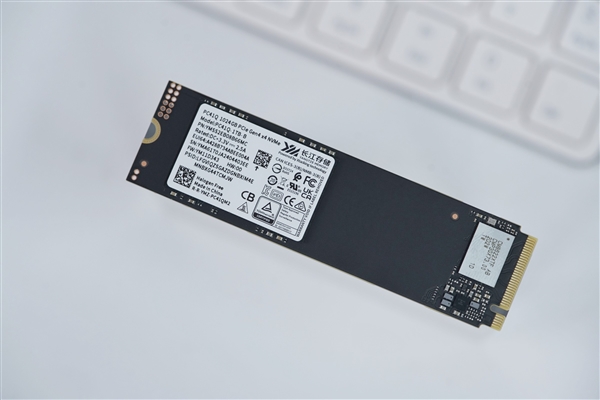 第四代三维闪存芯片！长江存储PC41Q 1TB SSD图赏