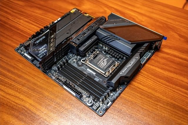 酷睿Ultra旗舰座驾全新升级! 华硕 ROG STRIX Z890-E主板首发评测