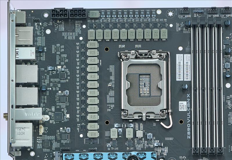 七彩虹iGame Z890 Vulcan X黑火神评测