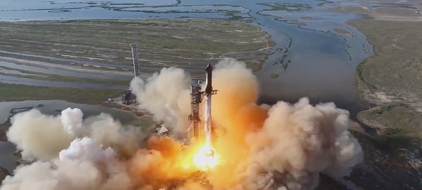 SpaceX成功发射第六次星舰试飞