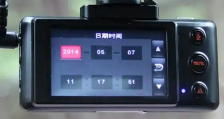 行车记录仪时间不对怎么调(行车记录仪时间与真实时间不一致)