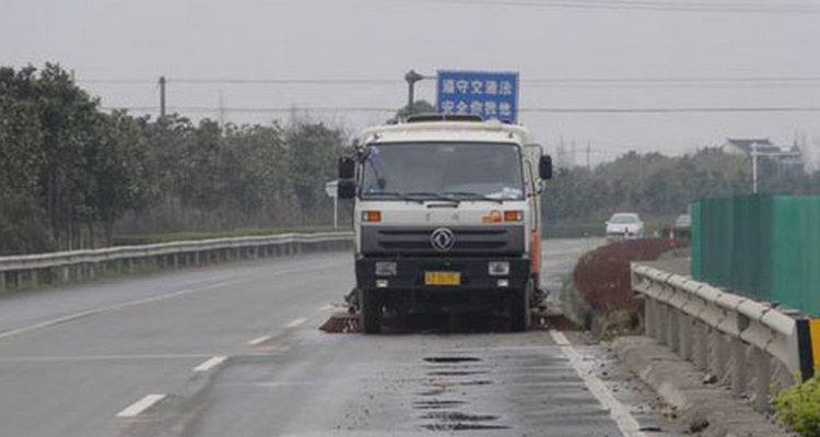 在高速公路以外逆行扣几分(在高速公路以外的道路上使用三角警告牌时)