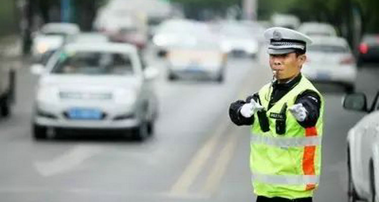 交警定责后对方不赔偿怎么办(交警定责后对方不报保险怎么办)