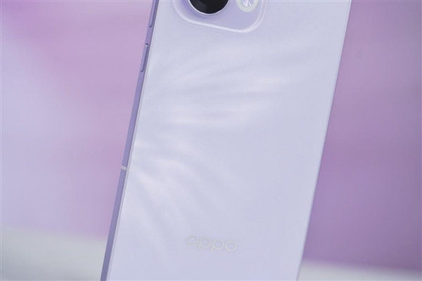 翅膀纹理灵动吸睛！OPPO Reno13图赏