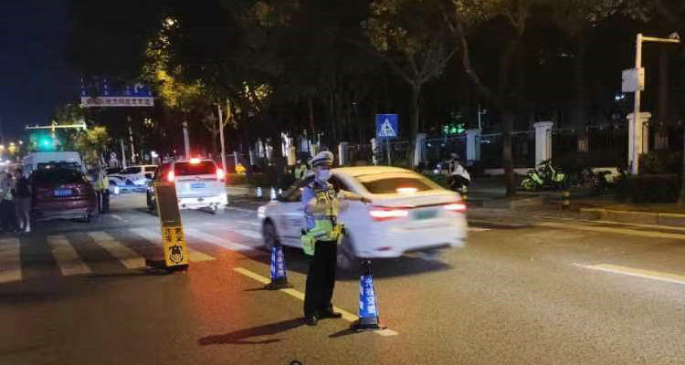 交警查酒驾跑了会有什么后果(交警查酒驾跑了有事没啊!)