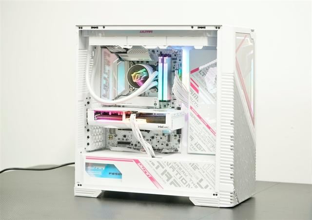 2K游戏性能领先RTX 4060多少? 傲世LUMI追日B580 OC显卡评测