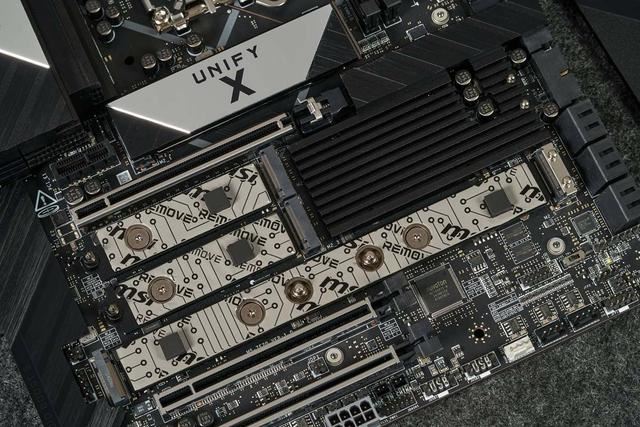 双槽DDR5内存超频T0选手! 微星MEG Z890 UNIFY-X 暗影主板评测