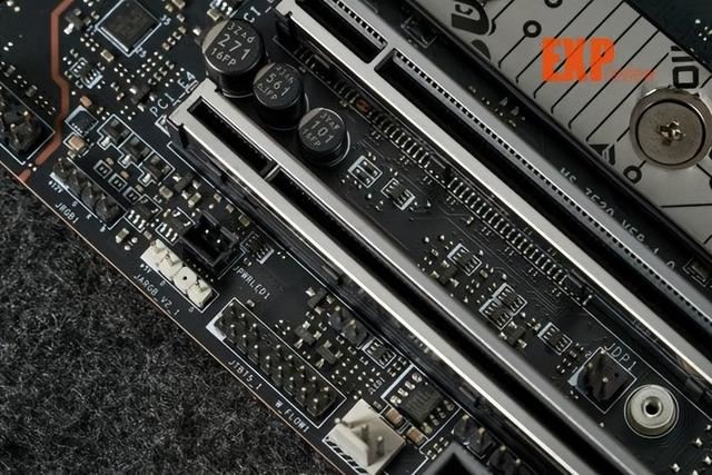 双槽DDR5内存超频T0选手! 微星MEG Z890 UNIFY-X 暗影主板评测