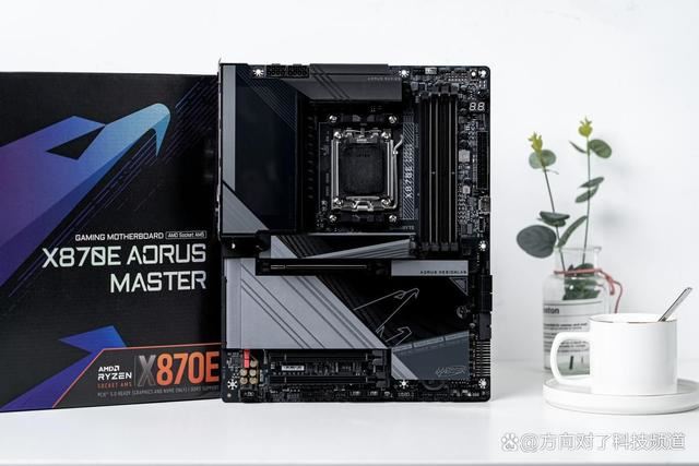 碾压14900K Ultra9285K! AMD锐龙7 9800X3D游戏性能对比测评