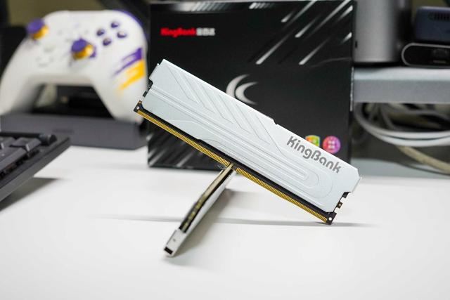 首款国产DDR5 32GB内存强不强? 金百达银爵DDR5调试+超频测试