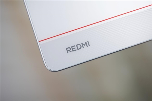 红色腰线太吸睛！REDMI Turbo 4祥云白图赏