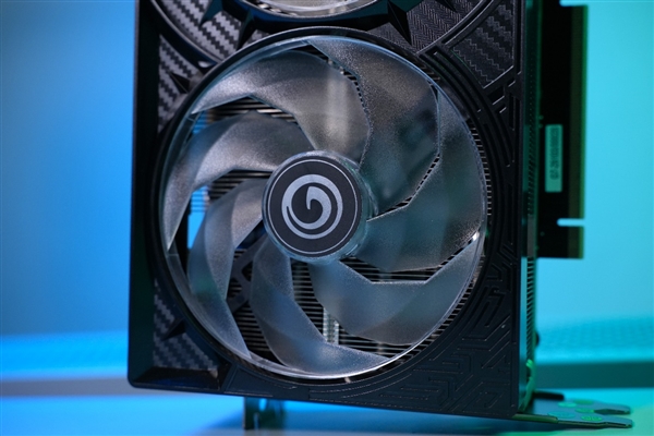 更快更强更AI，影驰GeForce RTX 5090 D 大将评测