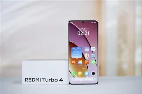 红色腰线太吸睛！REDMI Turbo 4祥云白图赏