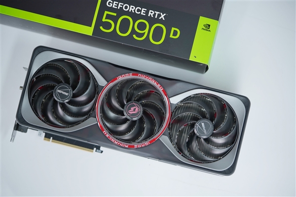 国行特供游戏利器！七彩虹iGame RTX 5090D Advanced 32GB显卡图赏