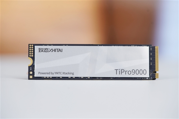 速度逼近PCIe 5.0极限！长江存储致态TiPro9000 2TB SSD图赏