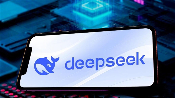 历史首次！DeepSeek同时登顶苹果中美两区App免费榜：下载疯了