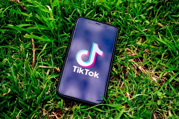 TikTok恢复服务 美国网友激动坏了：但特朗普要其50%的所有权