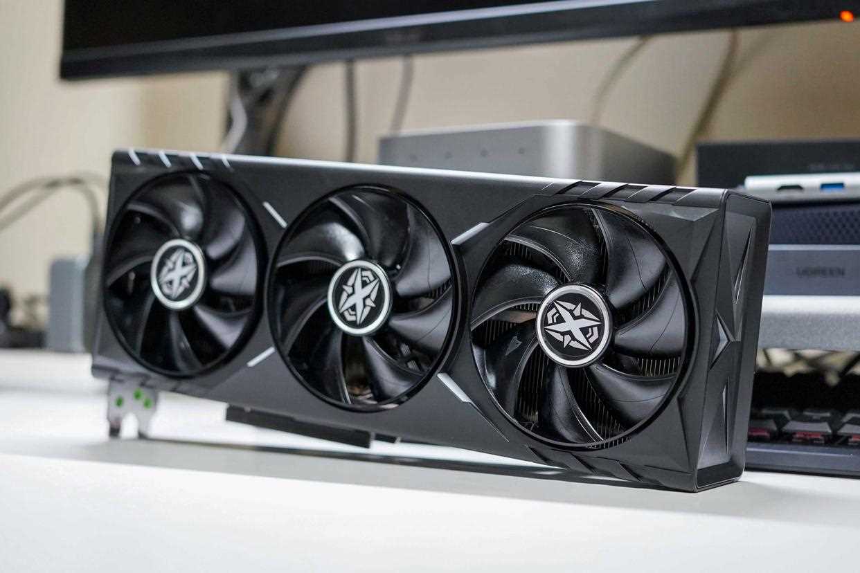 DLSS 4性能全力冲锋! 耕升RTX5080炫光OC显卡拆解超频测试