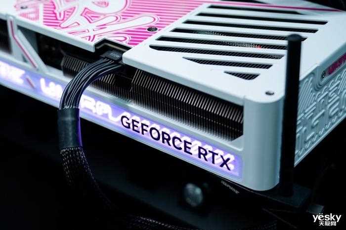 超越4080! 七彩虹iGame GeForce RTX 5070 Ti Ultra W OC显卡评测