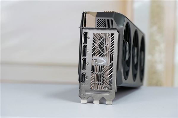 无限镜设计！索泰RTX 5070 Ti AMP EXTREME INFINITY显卡图赏