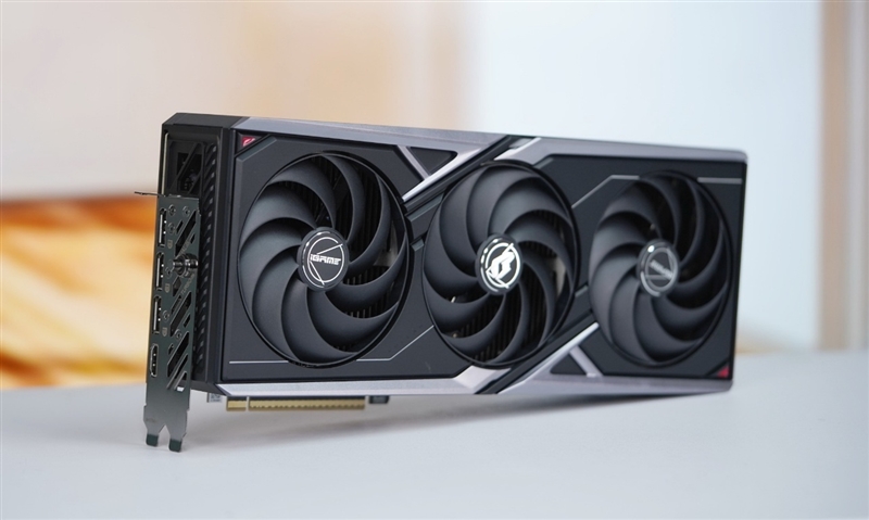 七彩虹iGame RTX 5070 Ti Vulcan OC显卡评测：一键提速降温、磁吸组件玩法多样