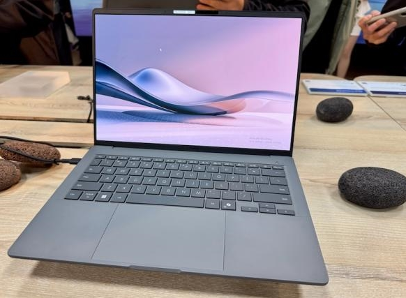 仅980g！华硕新款Zenbook A14笔记本上市：全陶瓷铝材质