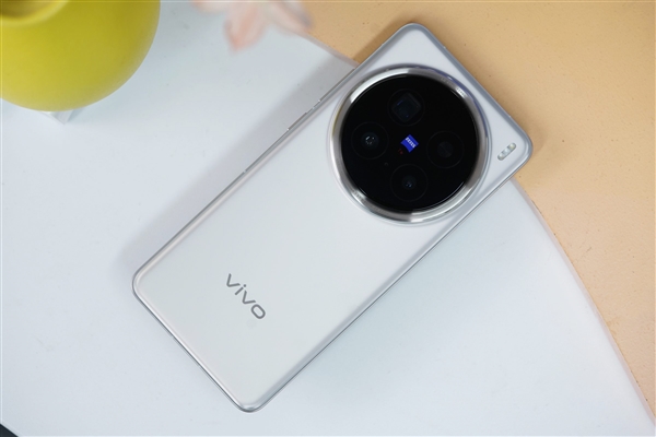 vivo X200 Pro卫星通信版霸榜！安兔兔公布1月安卓旗舰手机性能排行榜